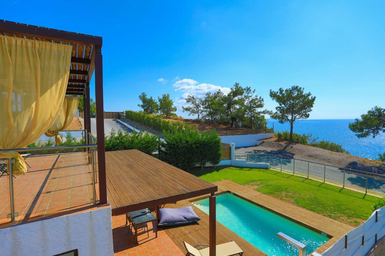 Kalma Villa Ena Nea Moudania Bagian luar foto