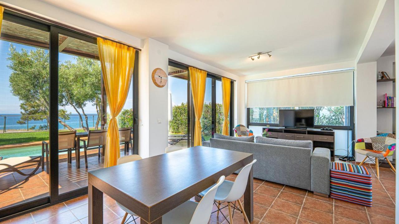 Kalma Villa Ena Nea Moudania Bagian luar foto