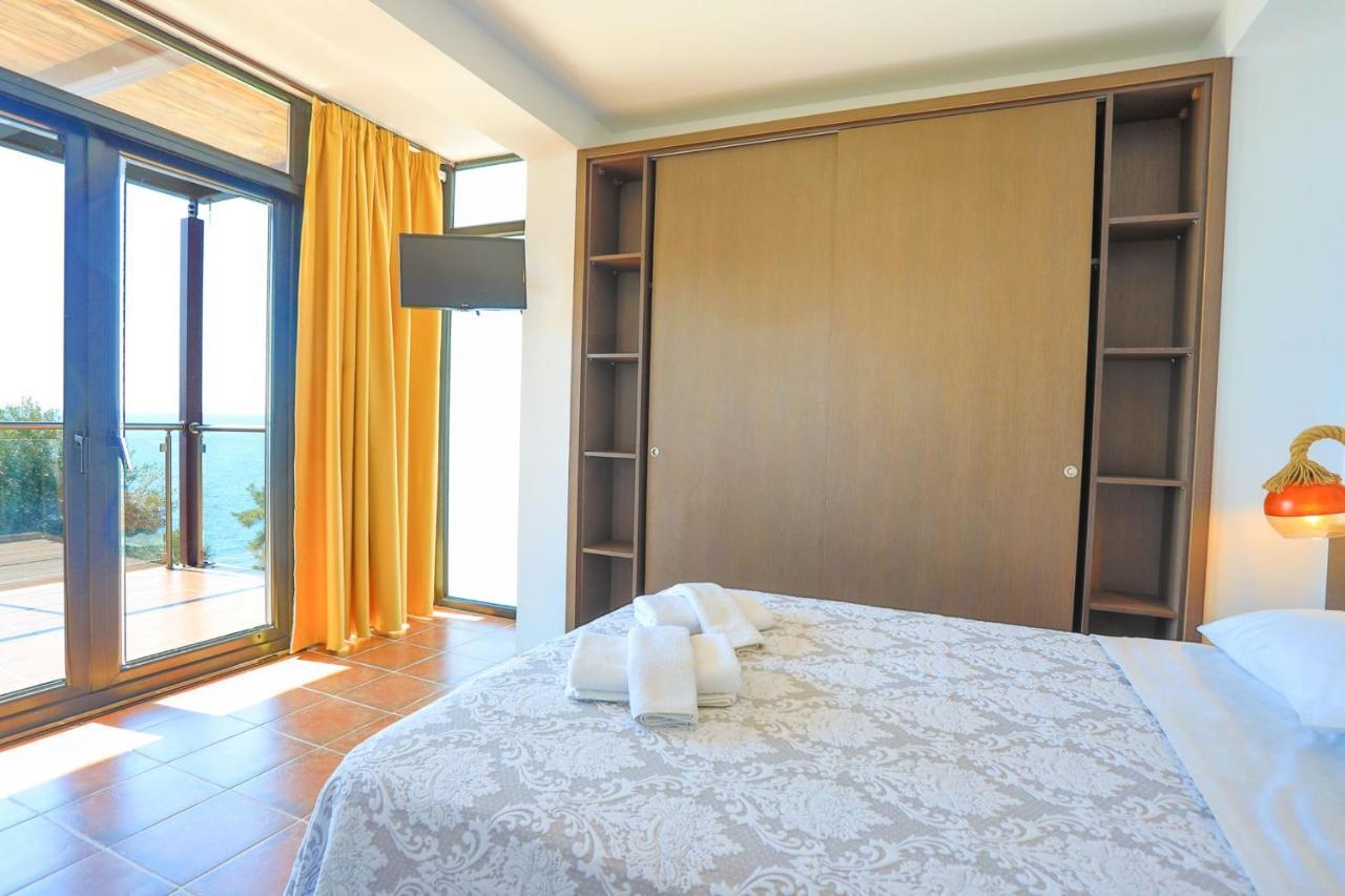 Kalma Villa Ena Nea Moudania Bagian luar foto