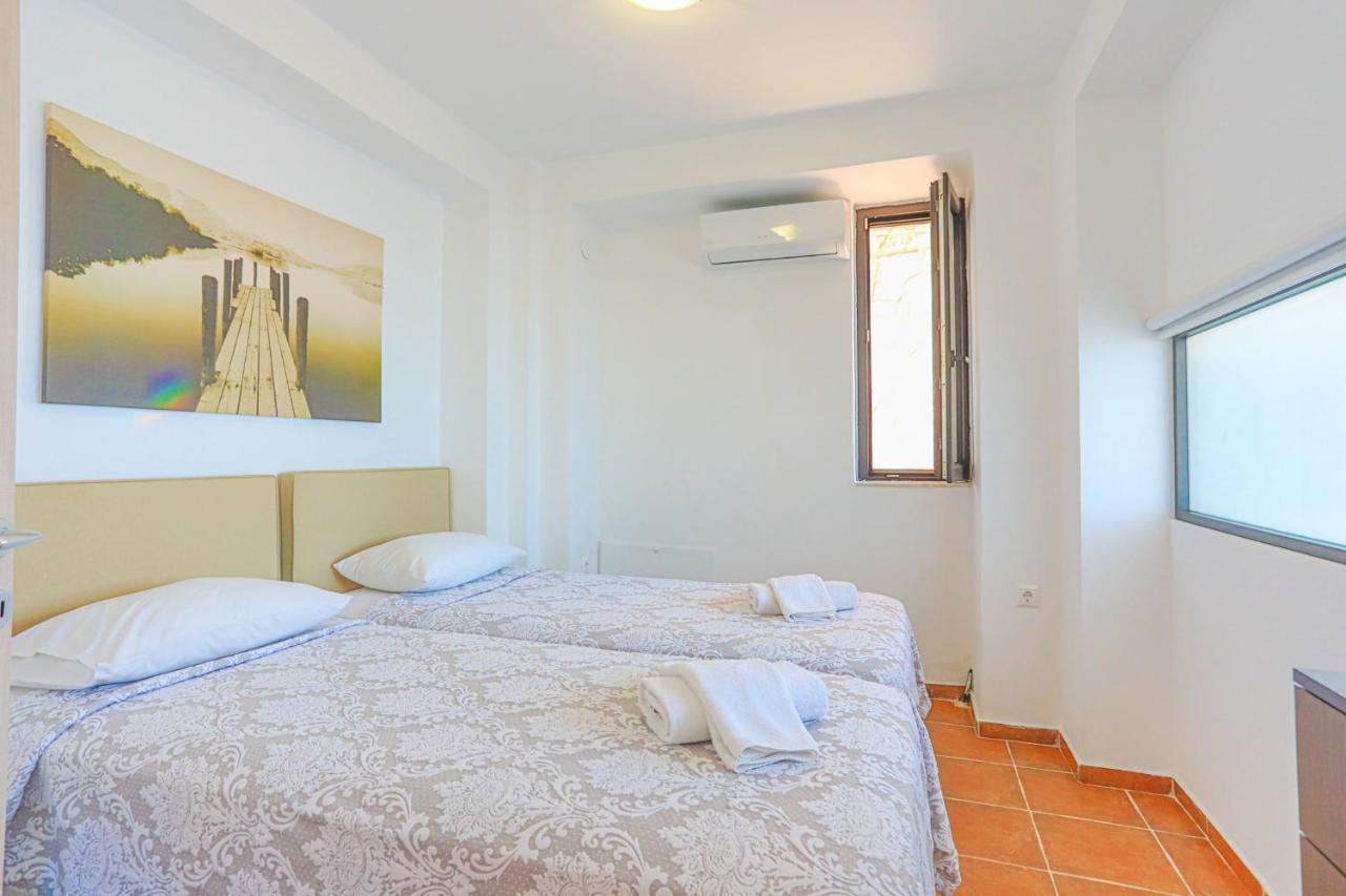 Kalma Villa Ena Nea Moudania Bagian luar foto