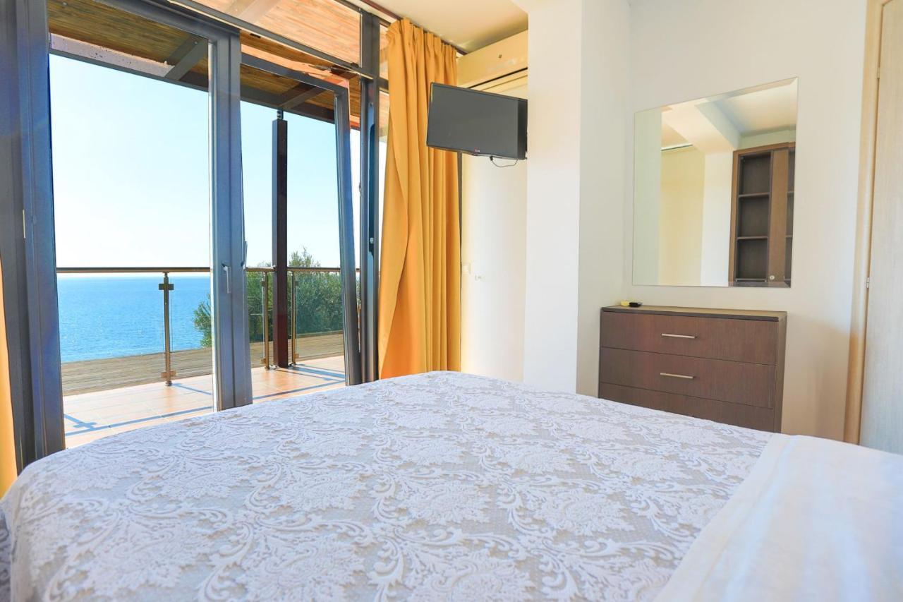 Kalma Villa Ena Nea Moudania Bagian luar foto